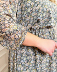 Floral chiffon dress from Sastav with 50% viscose and 50% polyester, featuring a lightweight, flowy fabric and a stylish floral pattern.