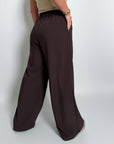 Стилен женски панталон с декорации и копчета, от полиестер, вискоза и спандекс, в бял цвят.