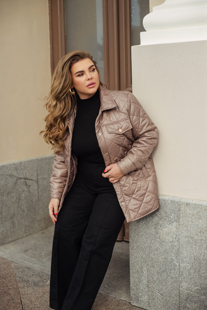 Връхни дрехи за plus size есен–зима: топлина, увереност и индивидуален стил