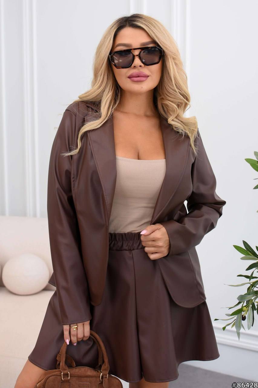 Комплект от еко кожа с къс панталон-пола - Twiggy Shop