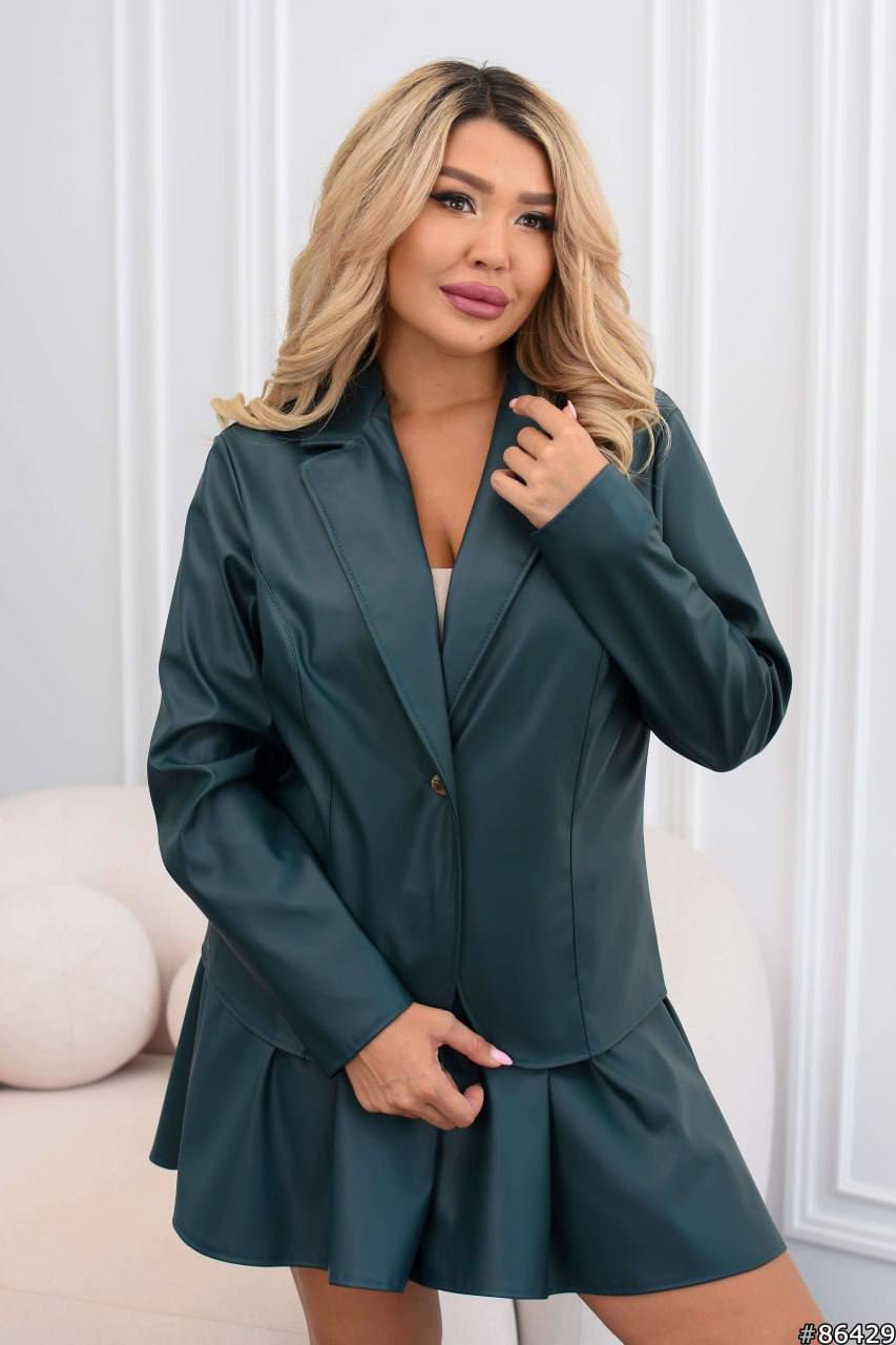 Комплект от еко кожа с къс панталон-пола - Twiggy Shop