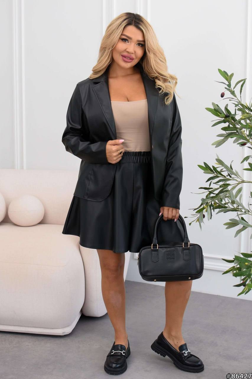 Комплект от еко кожа с къс панталон-пола - Twiggy Shop