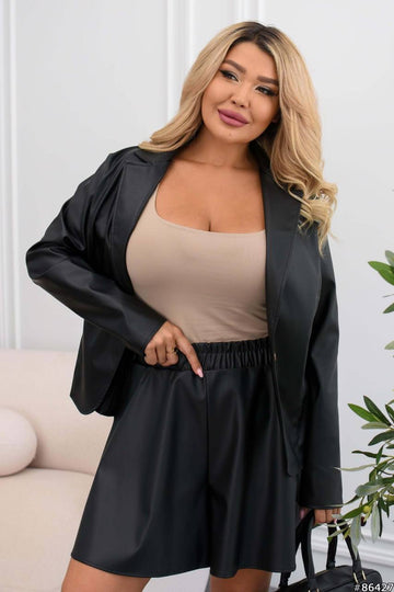 Комплект от еко кожа с къс панталон-пола - Twiggy Shop