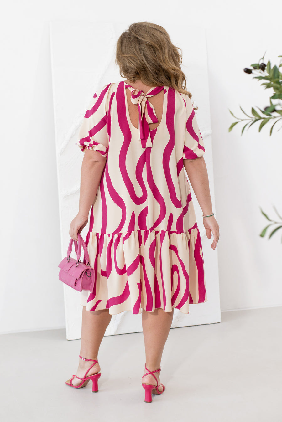 Къса рокля с отворен гръб - Twiggy Shop