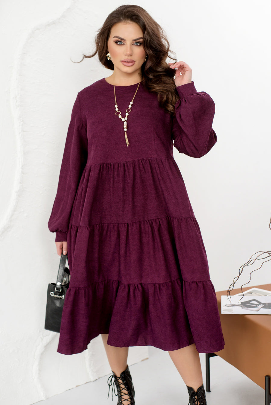 Рокля от рипсено кадифе с волани