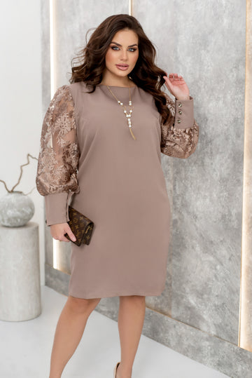 Рокля с ръкави от тюл с бродерия