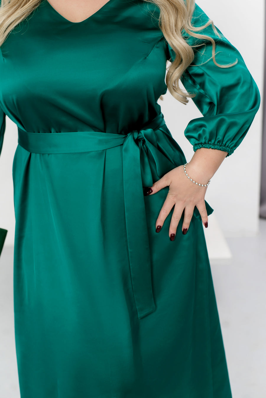 Дълга сатенена рокля