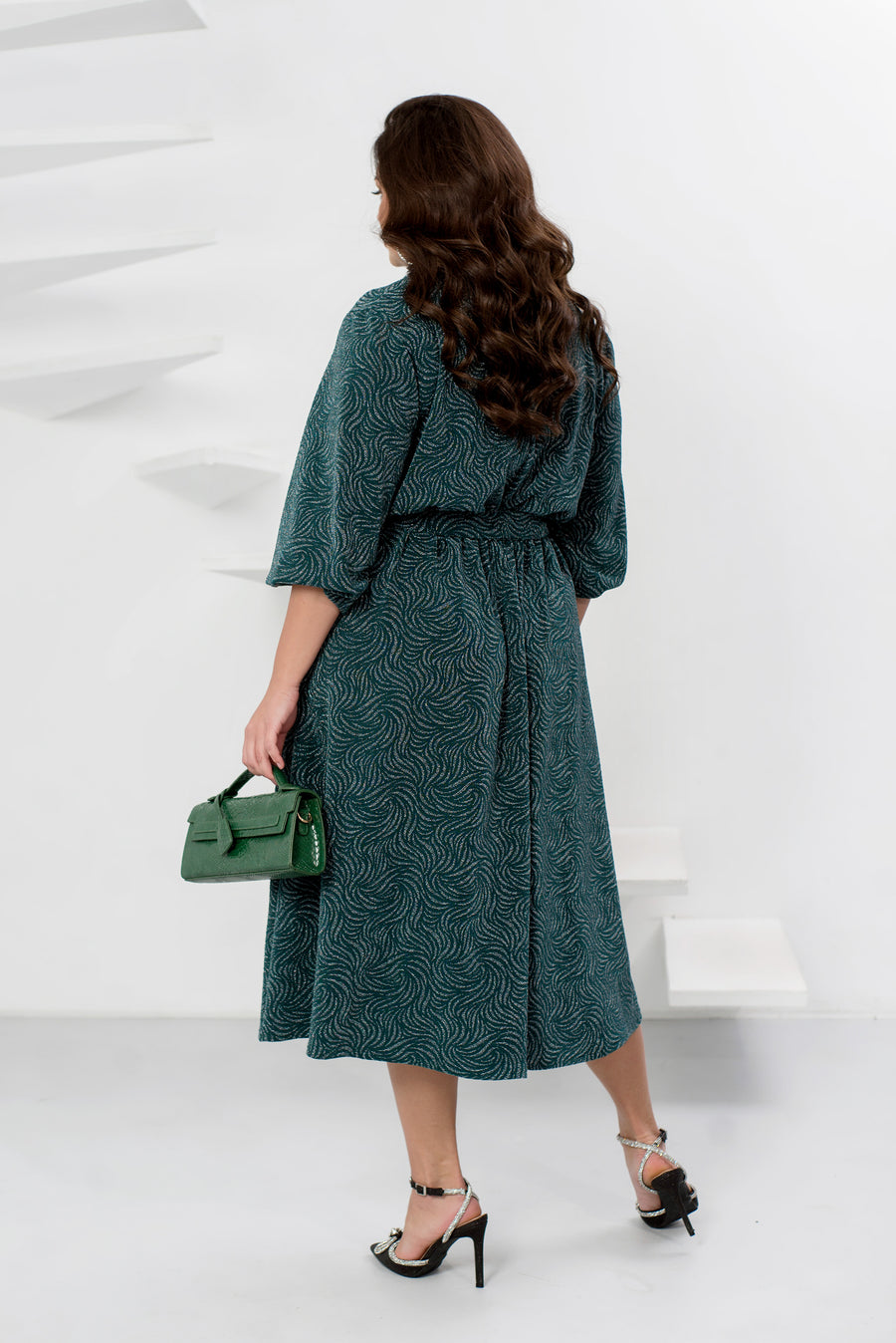 Рокля с лурекс под коляното