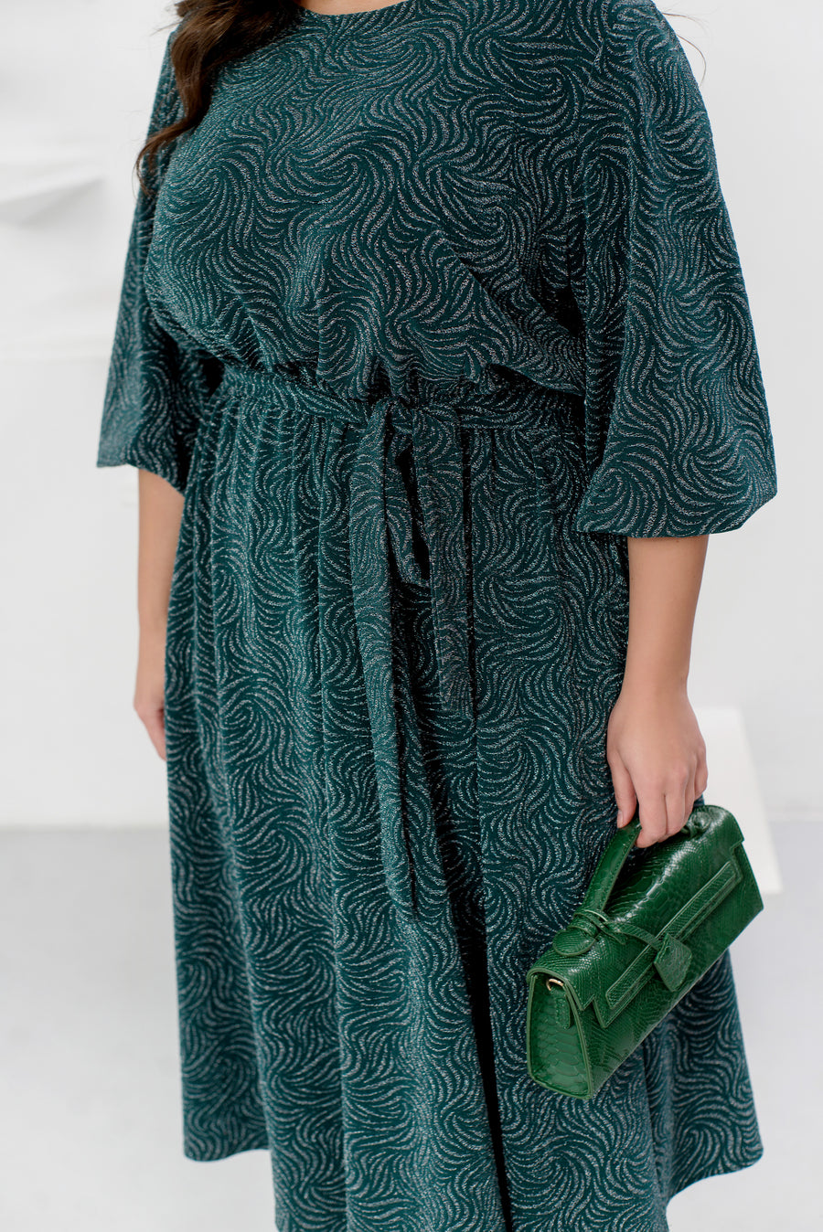 Рокля с лурекс под коляното