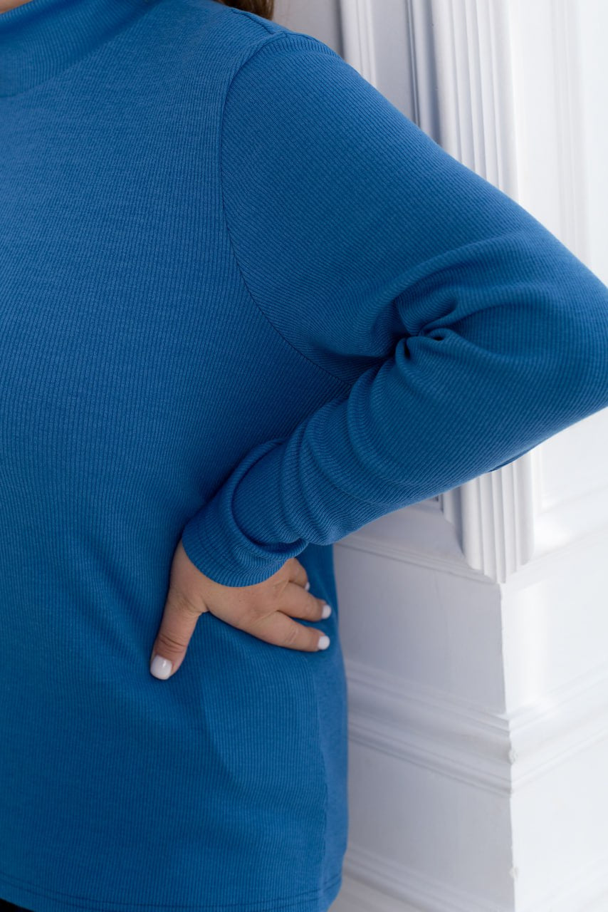 Трикотажен пуловер с рипсена плетка с висока яка - Twiggy Shop