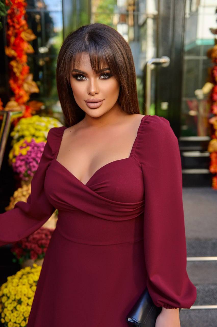 Разкроена рокля в миди дължина - Twiggy Shop