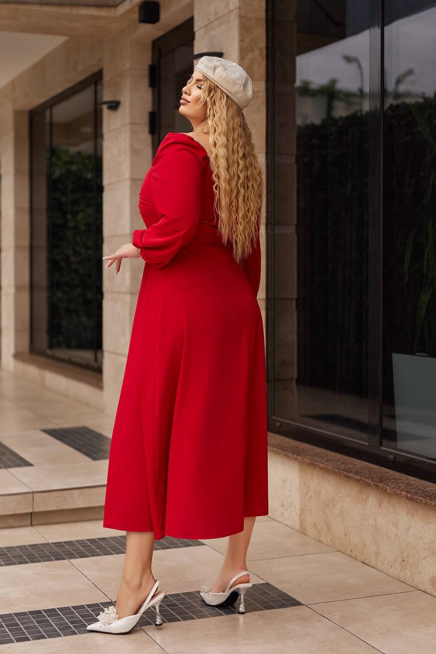 Разкроена рокля в миди дължина - Twiggy Shop