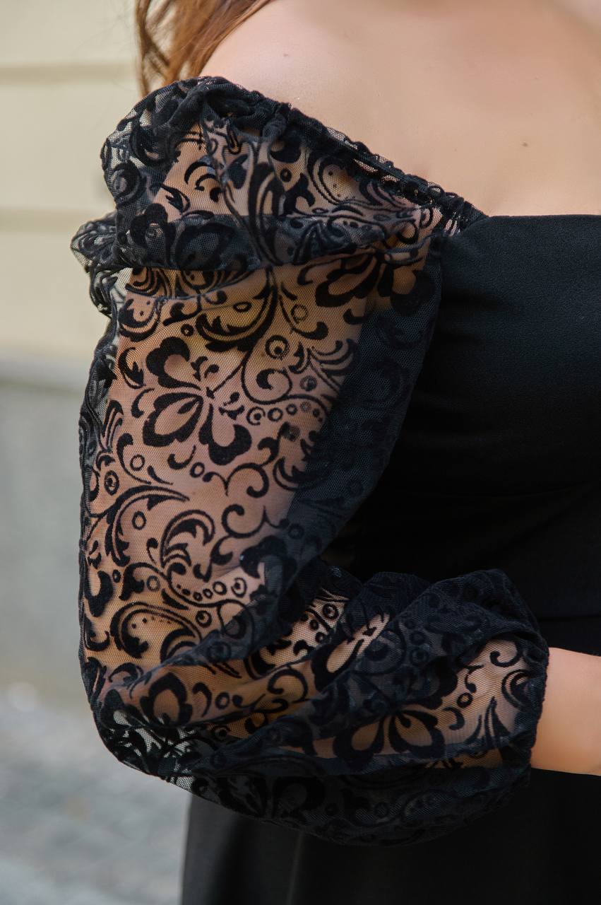 Разкроена рокля с ръкави от тюл с флок - Twiggy Shop