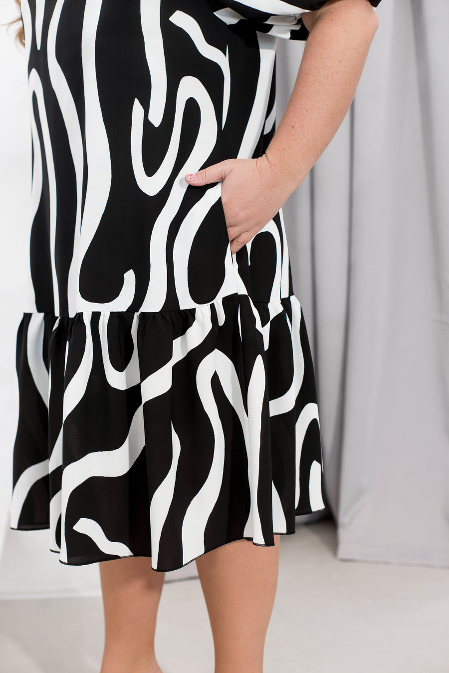 Къса рокля с отворен гръб - Twiggy Shop