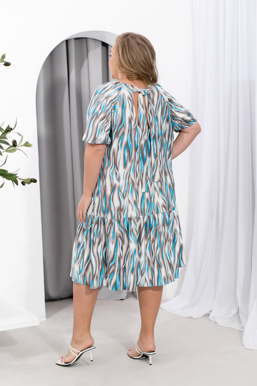 Къса рокля с отворен гръб - Twiggy Shop