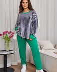 Комплект в Две Части с Раиран Пуловер и Панталони – Удобство и Стил
