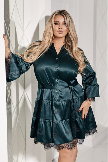 Сатенена рокля с камъни