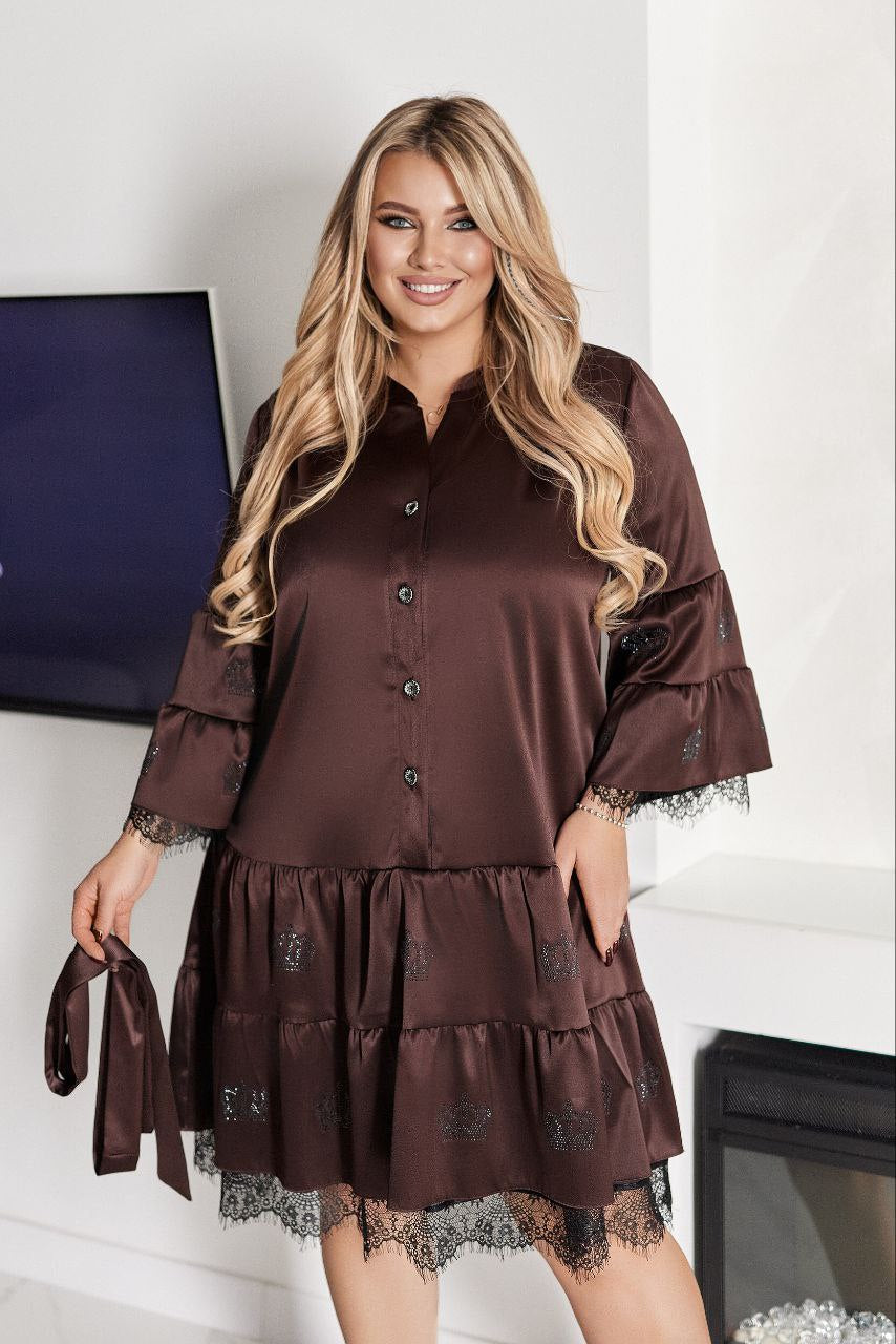 Сатенена рокля с камъни