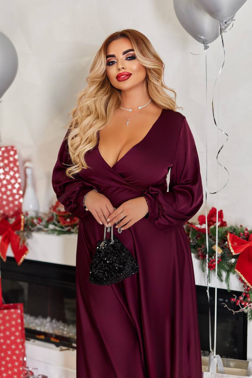 Дълга рокля с деколте - Twiggy Shop