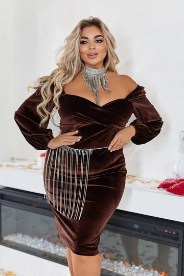 Къса кадифена рокля