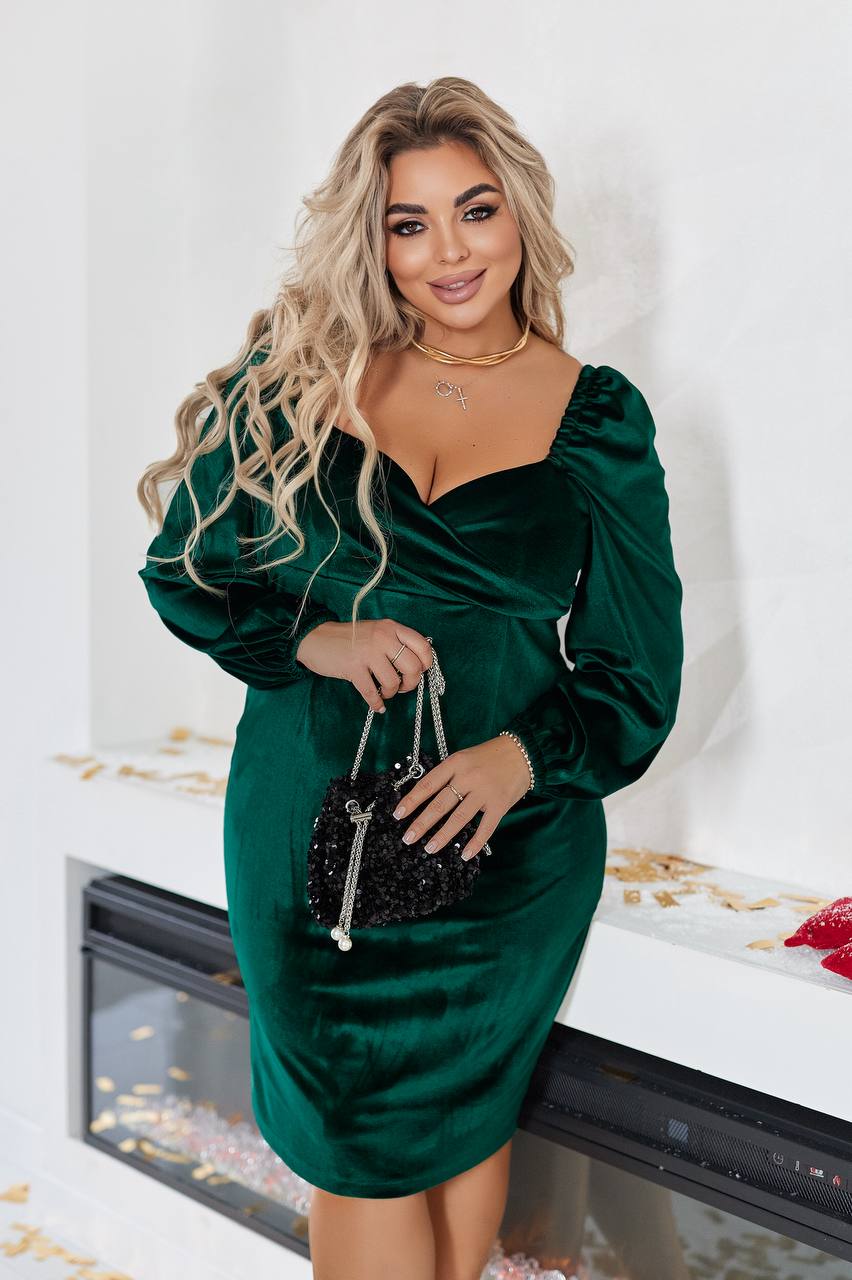 Къса кадифена рокля