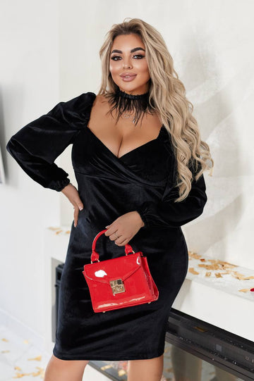 Къса кадифена рокля