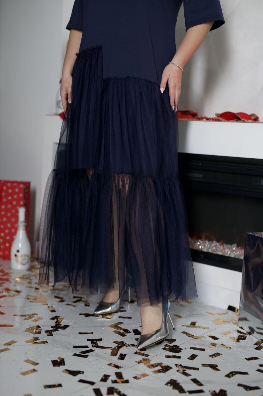 Вечерна рокля с тюл и камъни