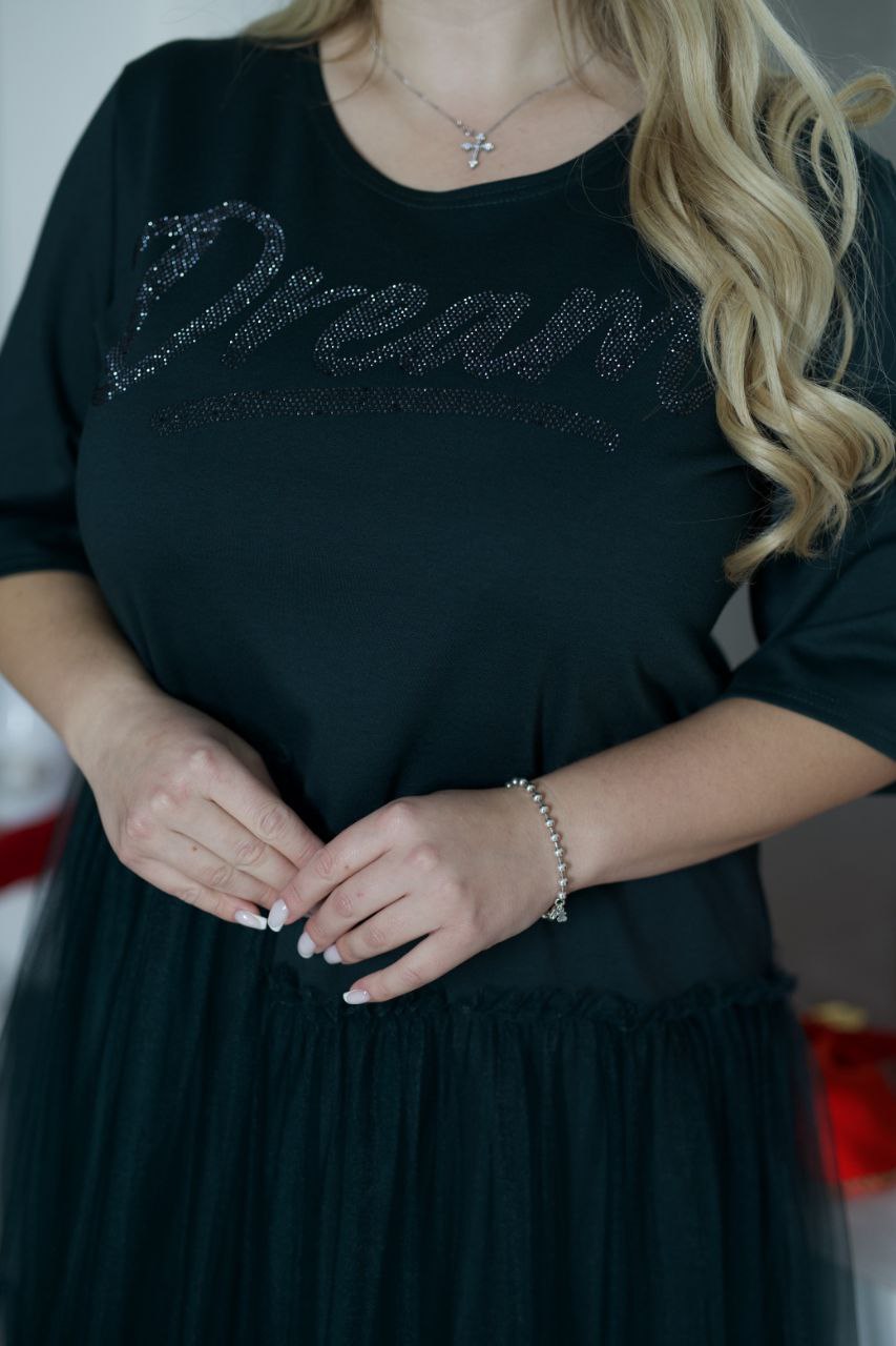 Вечерна рокля с тюл и камъни