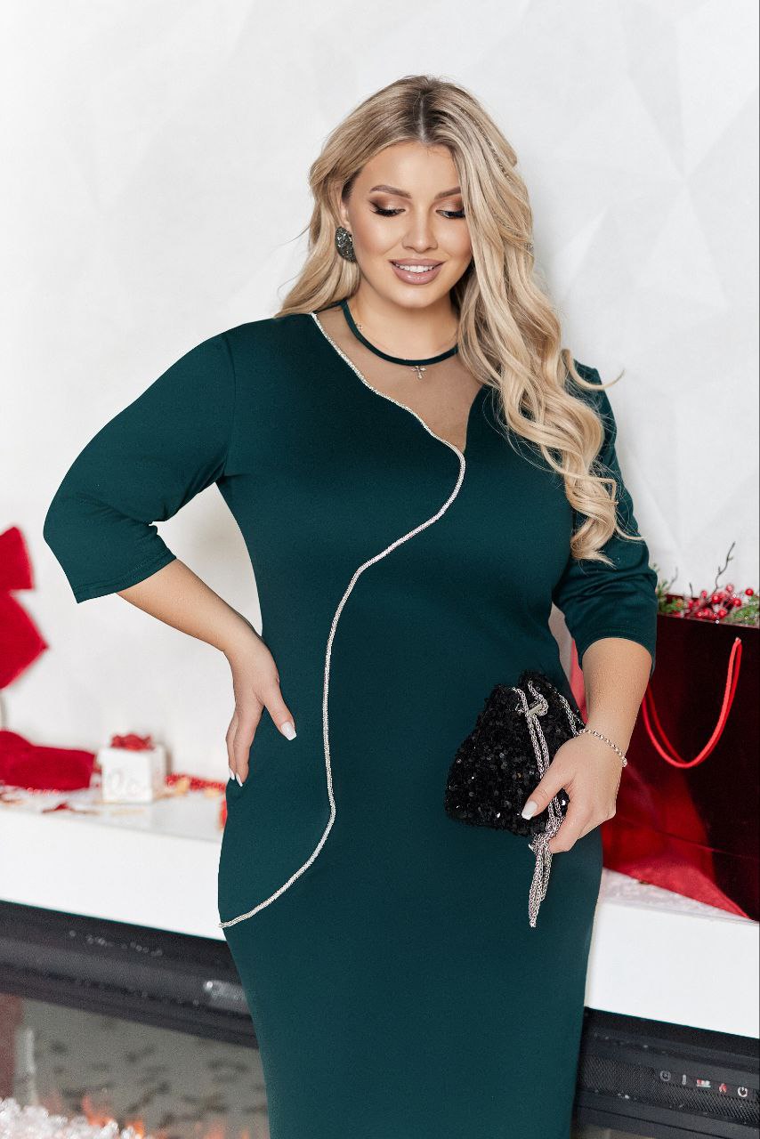 Рокля с впита кройка с камъни