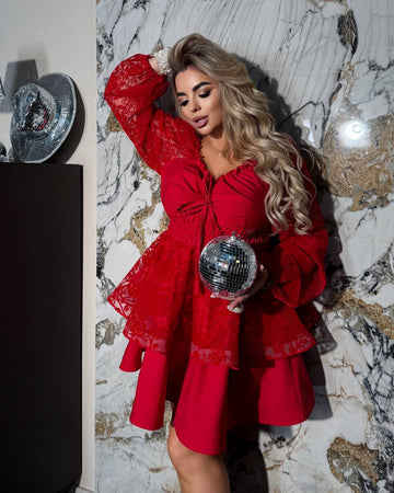 Къса рокля с дантела