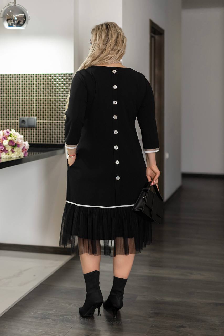 Рокля в права кройка с волан