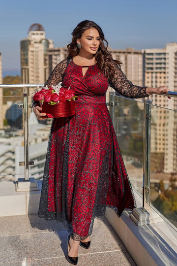 Вечерна рокля с бродерия