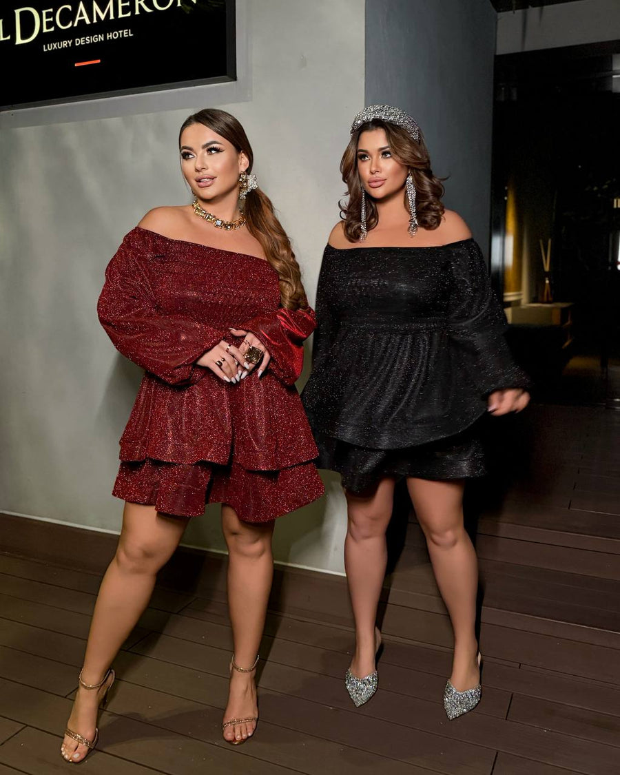 Къса блестяща рокля