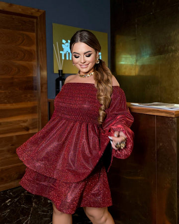 Къса блестяща рокля