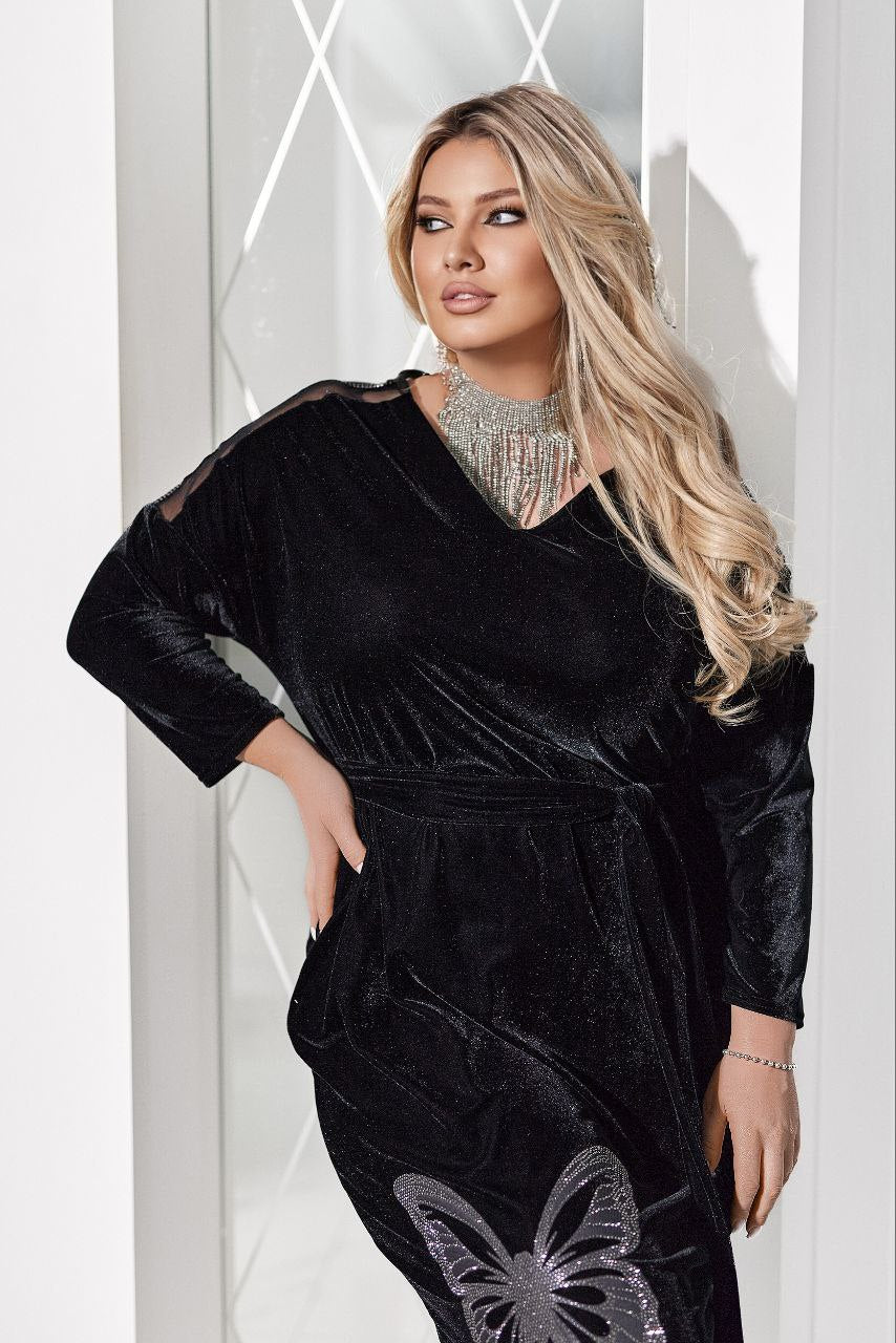 Кадифена рокля с блестяща апликация