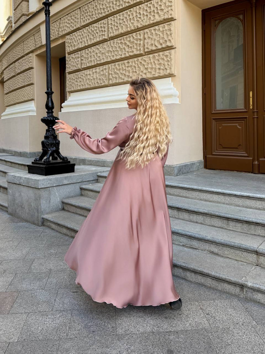 Дълга рокля от ефирна материя