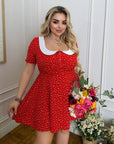 Къса рокля с акцентна яка