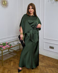 Комплект от сатен с пола, мек и луксозен, с деликатен сатенен плат от полиестер и еластан, подходящ за елегантни поводи.