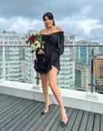 Рокля на точки от памучна смес с бял фон и черни точки, подходяща за ежедневна носия, произведена от Състав: 70% памук, 30% полиестер.