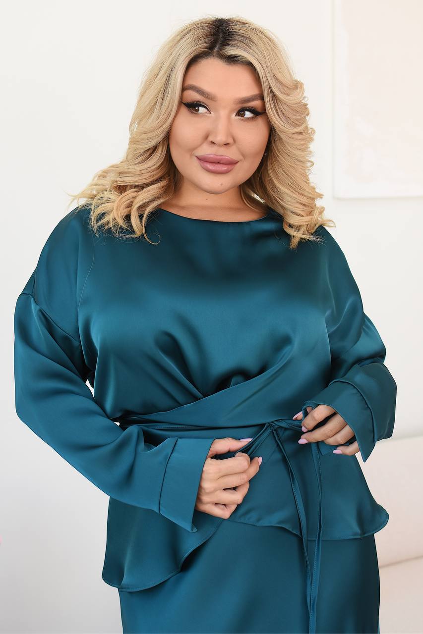 Комплект от блуза и пола