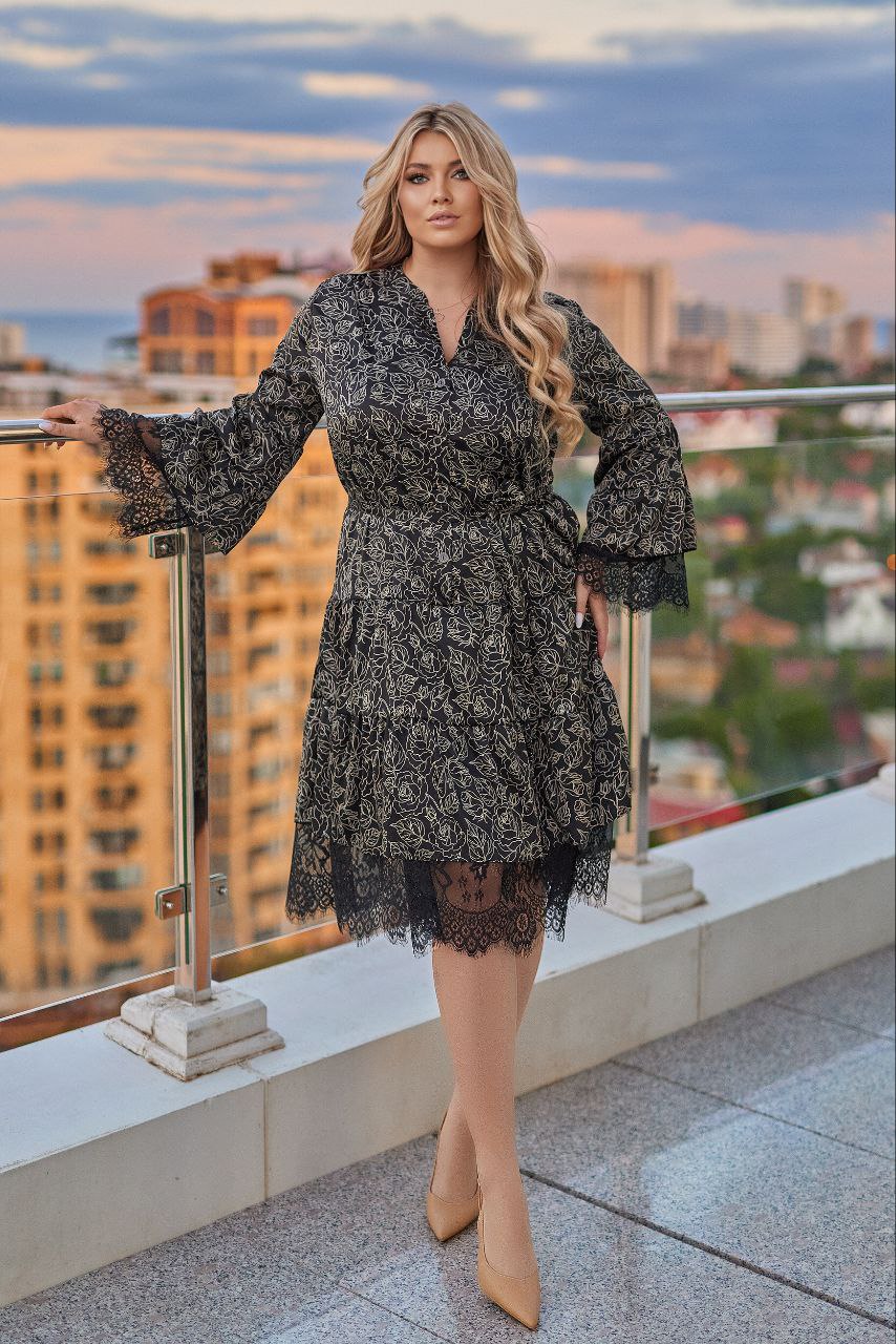 Принтирана рокля с дантела