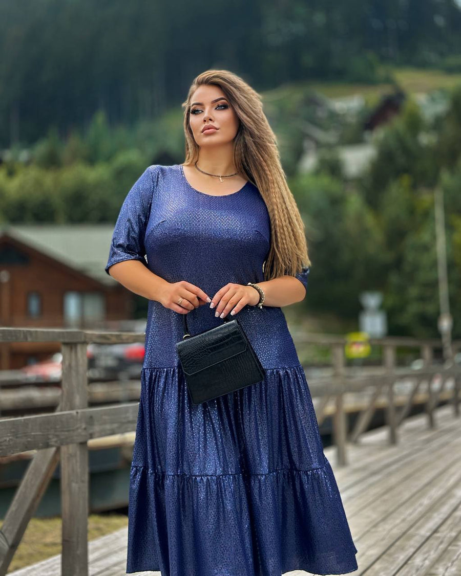 Рокля от блестяща материя с волани