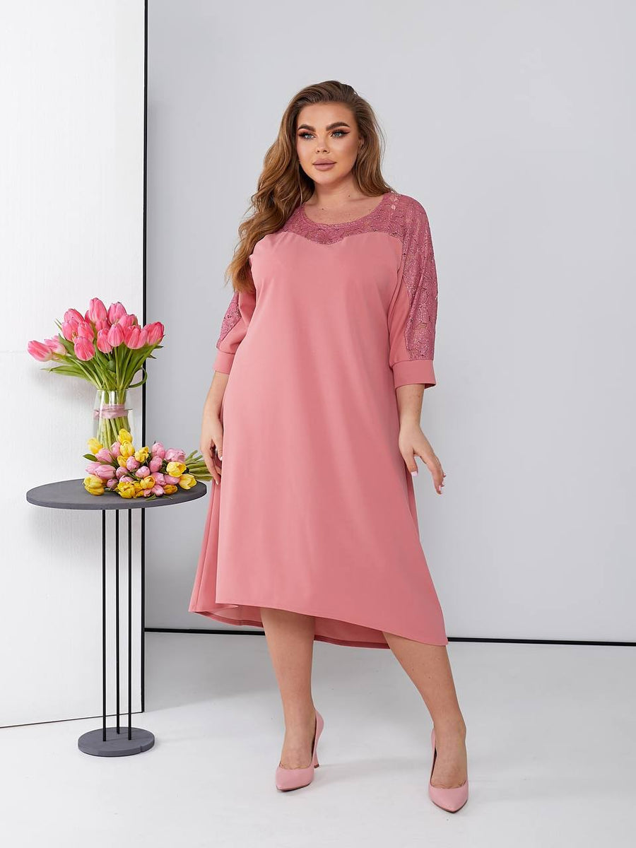 Рокля в свободна кройка с дантела