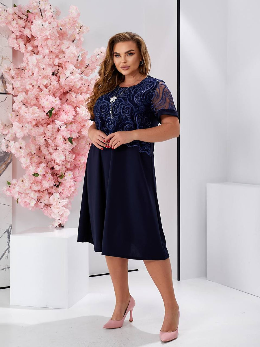 Рокля в свободна кройка с бродерия