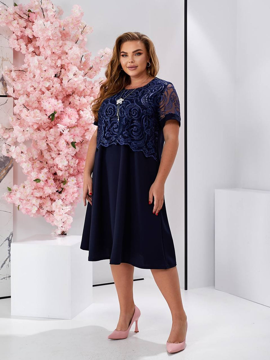 Рокля в свободна кройка с бродерия