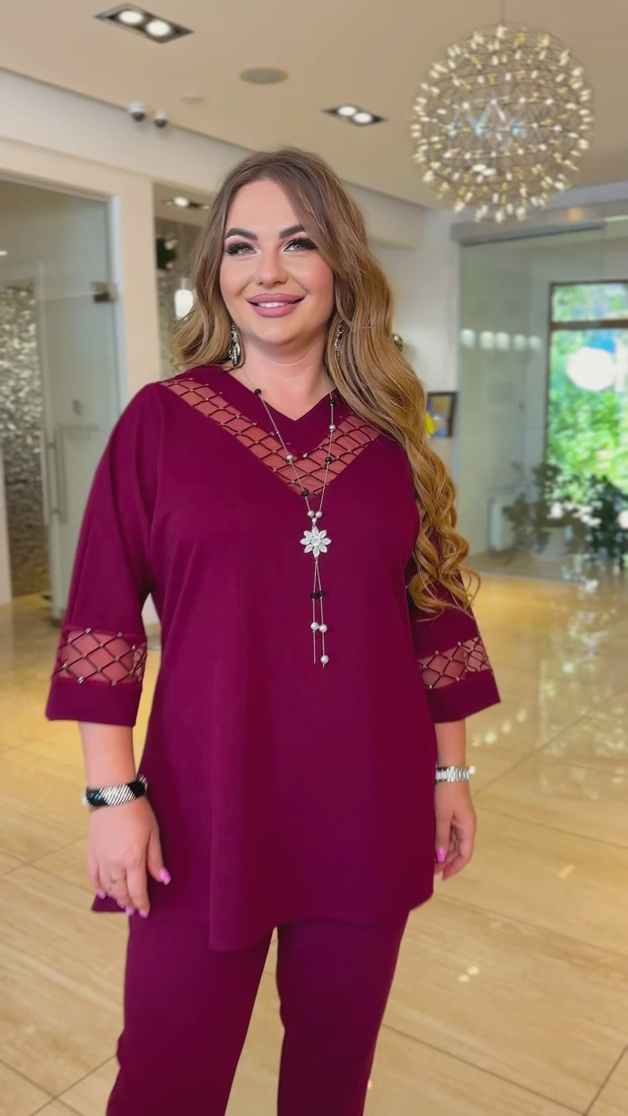 Комплект от блуза и панталон с мрежa