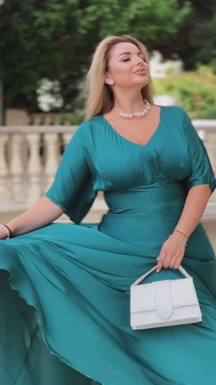 Дълга копринена рокля