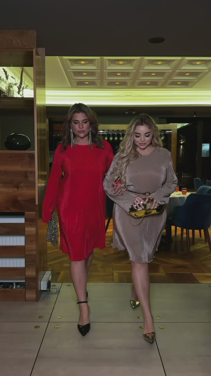 Къса рокля от структурирана материя