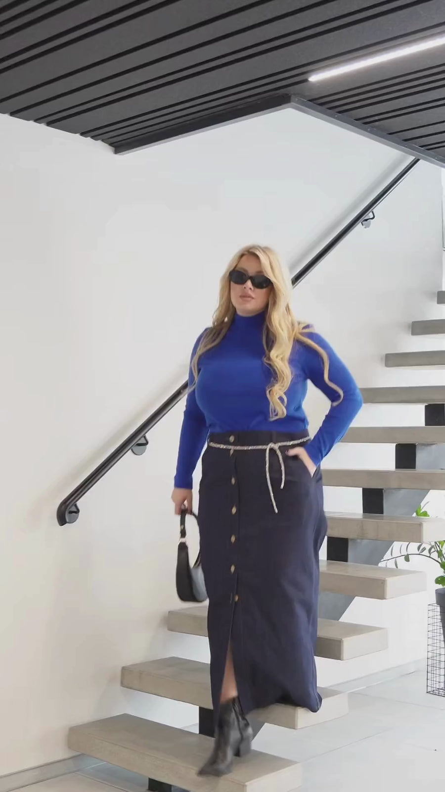 Трикотажен пуловер с висока яка