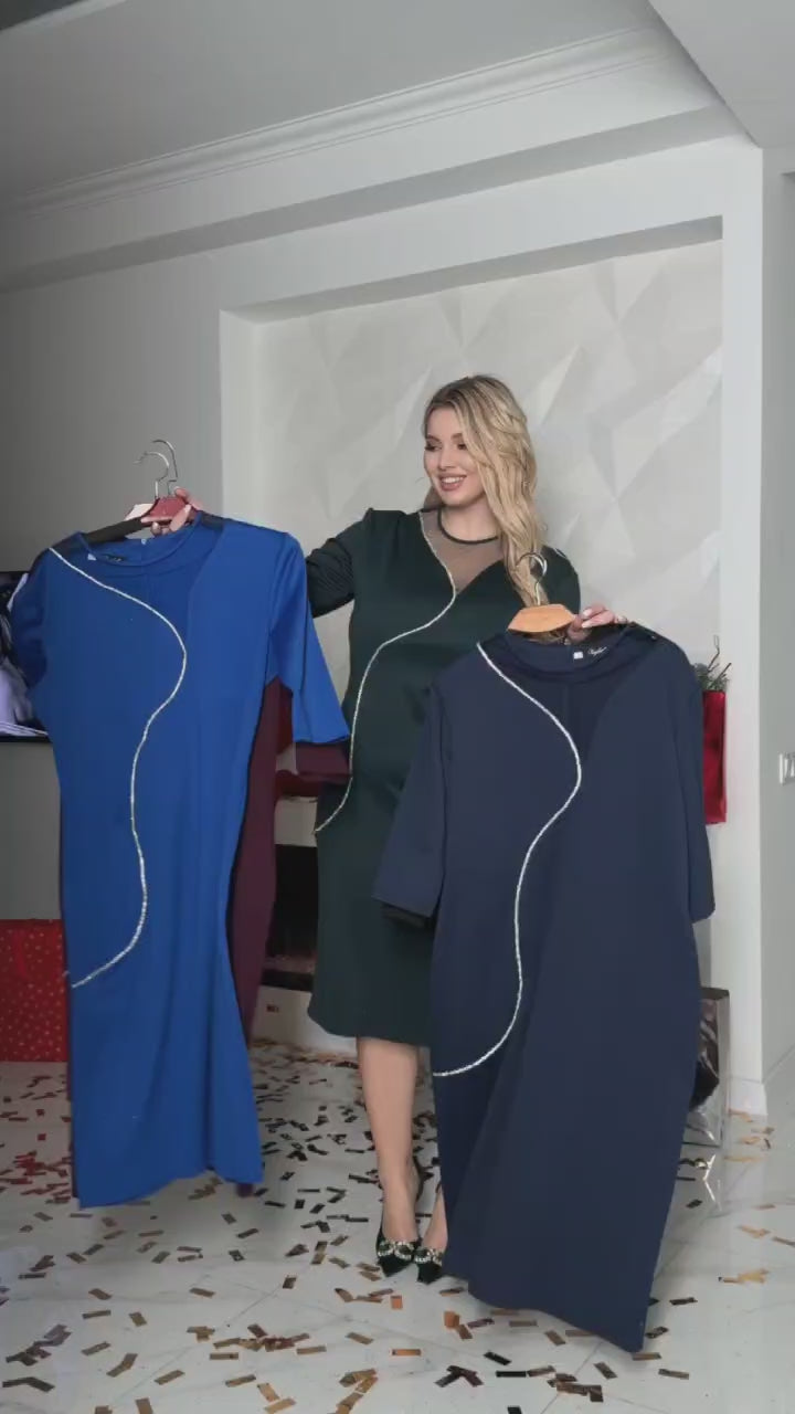 Рокля с впита кройка с камъни